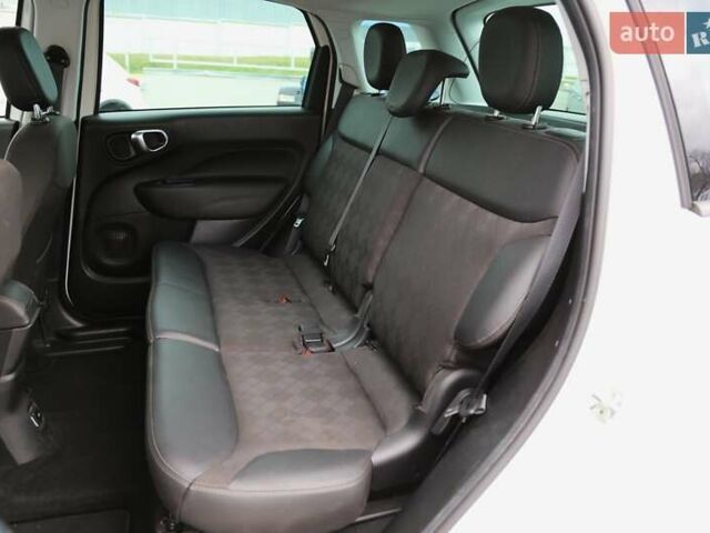 Белый Фиат 500L, объемом двигателя 1.37 л и пробегом 47 тыс. км за 12900 $, фото 7 на Automoto.ua