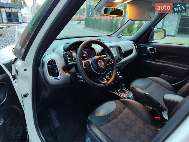 Белый Фиат 500L, объемом двигателя 1.4 л и пробегом 47 тыс. км за 12600 $, фото 30 на Automoto.ua