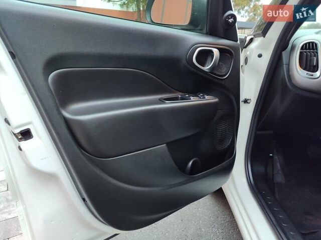 Белый Фиат 500L, объемом двигателя 1.4 л и пробегом 47 тыс. км за 12600 $, фото 33 на Automoto.ua