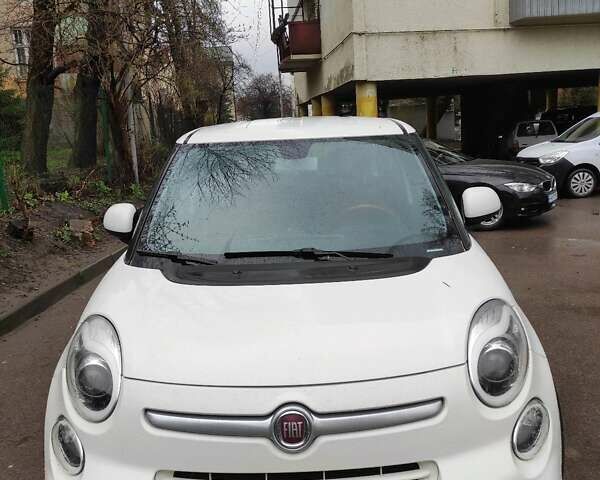 Белый Фиат 500L, объемом двигателя 1.4 л и пробегом 102 тыс. км за 9500 $, фото 1 на Automoto.ua