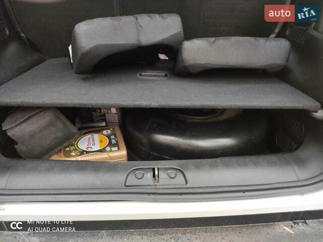 Белый Фиат 500L, объемом двигателя 1.4 л и пробегом 102 тыс. км за 9500 $, фото 9 на Automoto.ua