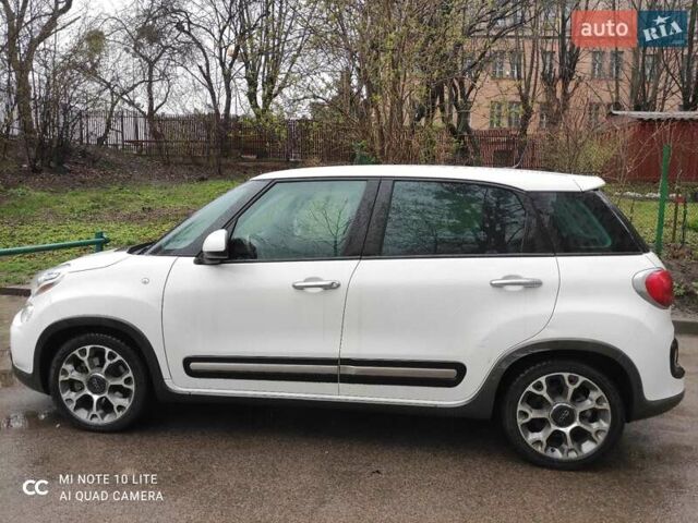 Белый Фиат 500L, объемом двигателя 1.4 л и пробегом 102 тыс. км за 9500 $, фото 2 на Automoto.ua