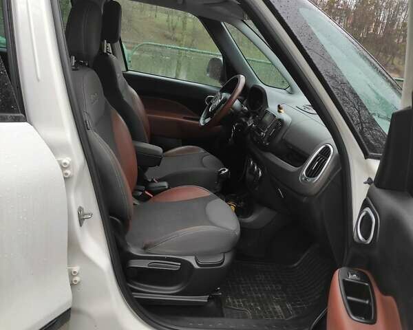 Белый Фиат 500L, объемом двигателя 1.4 л и пробегом 102 тыс. км за 9500 $, фото 7 на Automoto.ua
