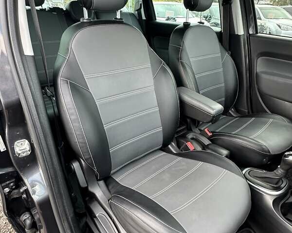 Черный Фиат 500L, объемом двигателя 1.37 л и пробегом 185 тыс. км за 7200 $, фото 23 на Automoto.ua