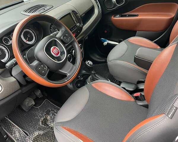 Черный Фиат 500L, объемом двигателя 1.37 л и пробегом 132 тыс. км за 8400 $, фото 4 на Automoto.ua