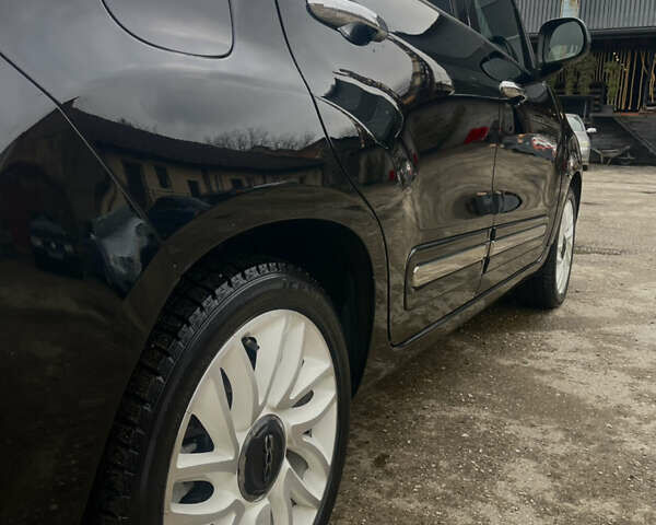 Черный Фиат 500L, объемом двигателя 1.37 л и пробегом 94 тыс. км за 8400 $, фото 14 на Automoto.ua
