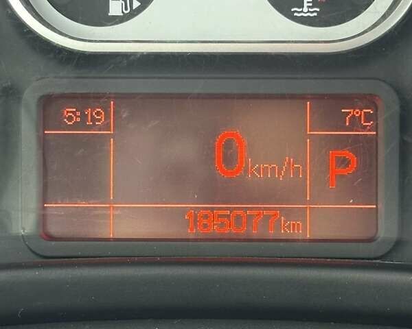 Черный Фиат 500L, объемом двигателя 1.37 л и пробегом 185 тыс. км за 7200 $, фото 28 на Automoto.ua