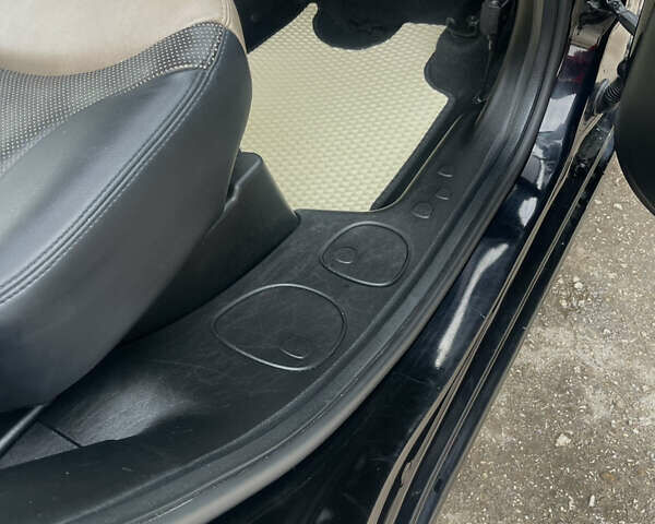 Черный Фиат 500L, объемом двигателя 1.37 л и пробегом 94 тыс. км за 8400 $, фото 18 на Automoto.ua