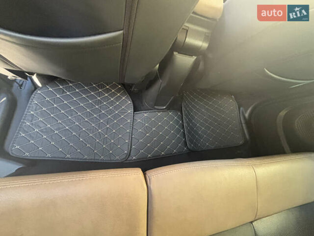 Фиат 500L 2013 в Киеве на Automoto.ua Черный Фиат 500L, объемом двигателя 1.37 л и пробегом 77 тыс. км за 9200 $, фото 6 на Automoto.ua