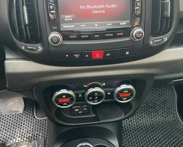 Черный Фиат 500L, объемом двигателя 1.37 л и пробегом 132 тыс. км за 8400 $, фото 7 на Automoto.ua