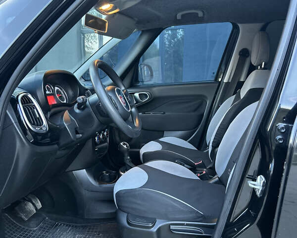 Черный Фиат 500L, объемом двигателя 1.4 л и пробегом 172 тыс. км за 7999 $, фото 22 на Automoto.ua