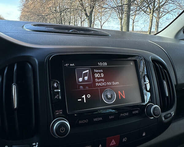 Черный Фиат 500L, объемом двигателя 1.4 л и пробегом 132 тыс. км за 8300 $, фото 31 на Automoto.ua