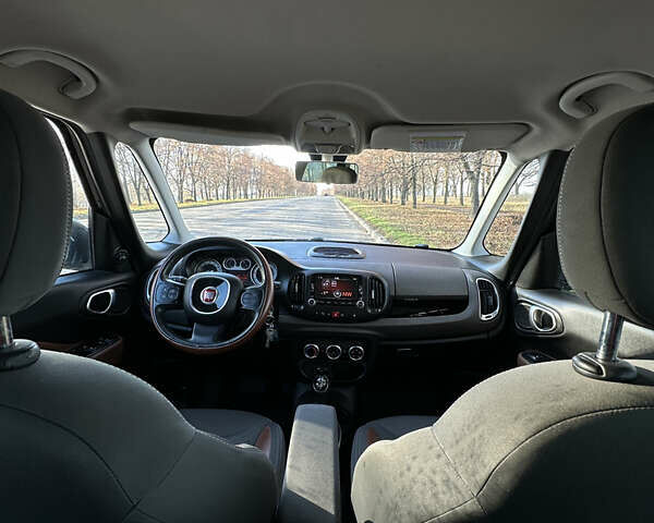 Черный Фиат 500L, объемом двигателя 1.4 л и пробегом 132 тыс. км за 8300 $, фото 12 на Automoto.ua