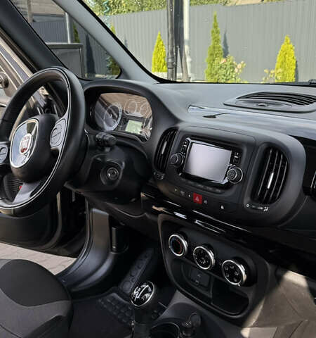 Черный Фиат 500L, объемом двигателя 1.4 л и пробегом 174 тыс. км за 9200 $, фото 15 на Automoto.ua