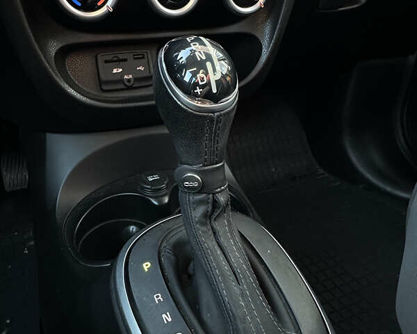 Черный Фиат 500L, объемом двигателя 1.4 л и пробегом 132 тыс. км за 8300 $, фото 15 на Automoto.ua