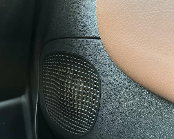 Черный Фиат 500L, объемом двигателя 1.4 л и пробегом 132 тыс. км за 8300 $, фото 32 на Automoto.ua