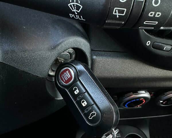 Черный Фиат 500L, объемом двигателя 1.4 л и пробегом 132 тыс. км за 8300 $, фото 34 на Automoto.ua