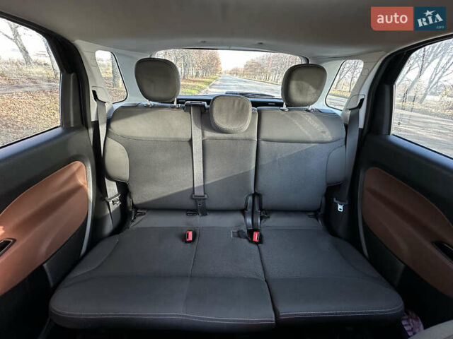 Черный Фиат 500L, объемом двигателя 1.4 л и пробегом 132 тыс. км за 8300 $, фото 19 на Automoto.ua