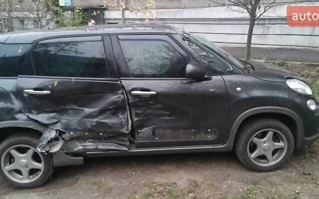 Черный Фиат 500L, объемом двигателя 1.3 л и пробегом 191 тыс. км за 3000 $, фото 2 на Automoto.ua