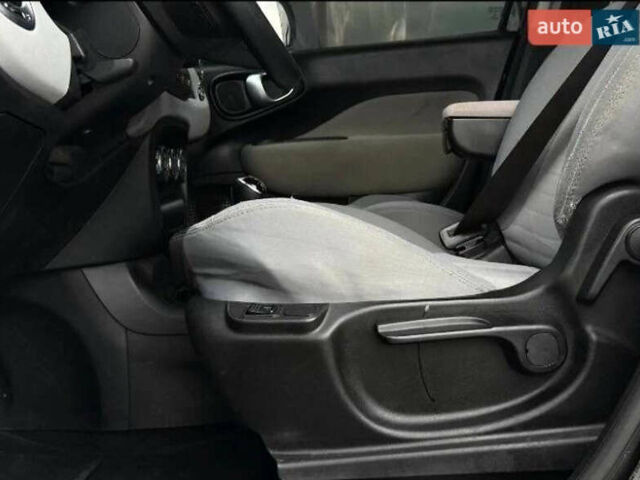 Чорний Фіат 500L, об'ємом двигуна 1.37 л та пробігом 210 тис. км за 8500 $, фото 14 на Automoto.ua