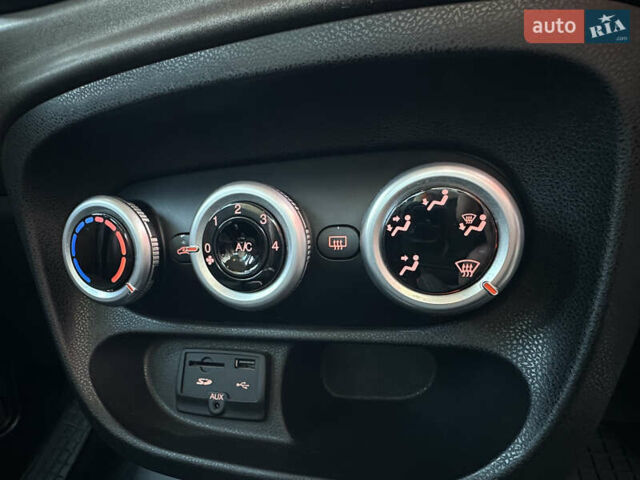 Черный Фиат 500L, объемом двигателя 1.4 л и пробегом 132 тыс. км за 8300 $, фото 20 на Automoto.ua