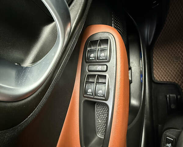 Черный Фиат 500L, объемом двигателя 1.37 л и пробегом 133 тыс. км за 10500 $, фото 39 на Automoto.ua