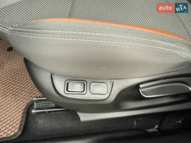 Черный Фиат 500L, объемом двигателя 1.37 л и пробегом 133 тыс. км за 10500 $, фото 26 на Automoto.ua