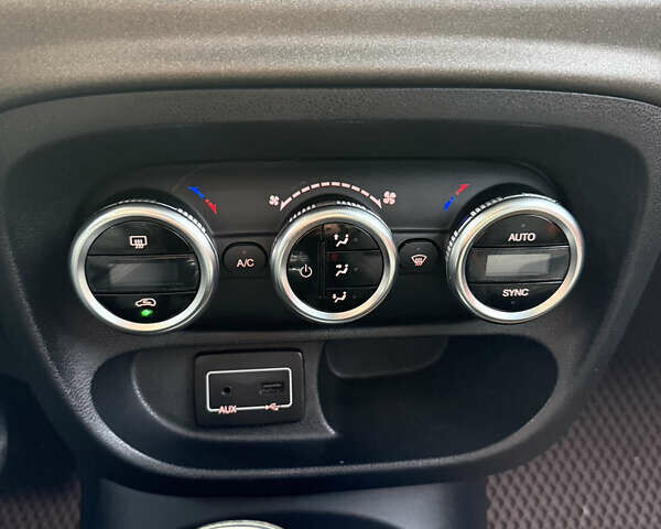 Черный Фиат 500L, объемом двигателя 1.37 л и пробегом 133 тыс. км за 10500 $, фото 45 на Automoto.ua