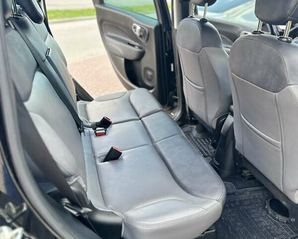 Черный Фиат 500L, объемом двигателя 1.37 л и пробегом 76 тыс. км за 8000 $, фото 5 на Automoto.ua