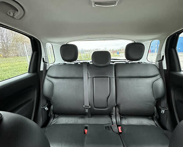 Черный Фиат 500L, объемом двигателя 1.4 л и пробегом 88 тыс. км за 10900 $, фото 17 на Automoto.ua