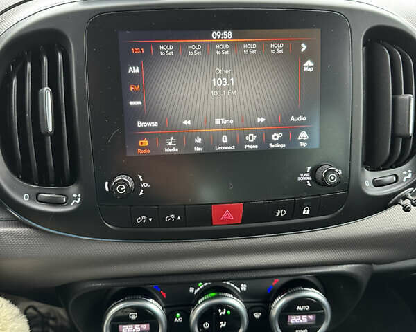 Черный Фиат 500L, объемом двигателя 1.4 л и пробегом 88 тыс. км за 10900 $, фото 15 на Automoto.ua