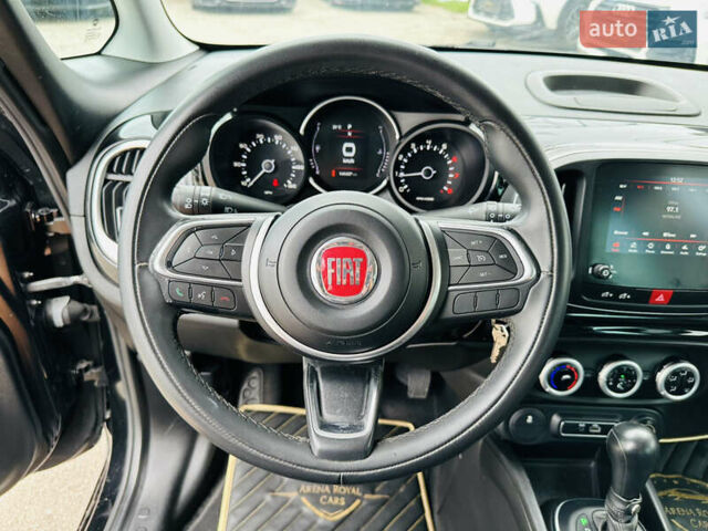 Черный Фиат 500L, объемом двигателя 1.37 л и пробегом 140 тыс. км за 10900 $, фото 26 на Automoto.ua