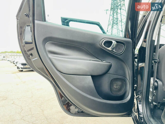 Черный Фиат 500L, объемом двигателя 1.37 л и пробегом 140 тыс. км за 10900 $, фото 16 на Automoto.ua