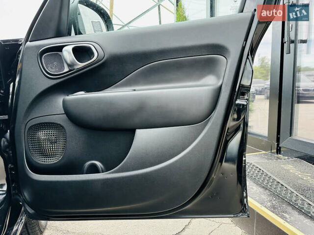 Черный Фиат 500L, объемом двигателя 1.37 л и пробегом 140 тыс. км за 10900 $, фото 24 на Automoto.ua