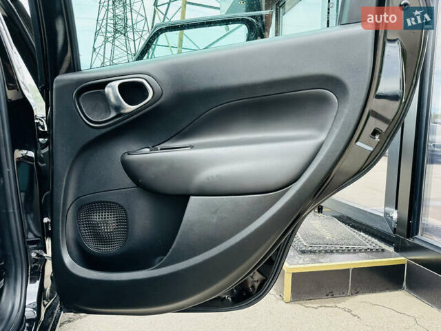 Черный Фиат 500L, объемом двигателя 1.37 л и пробегом 140 тыс. км за 10900 $, фото 21 на Automoto.ua