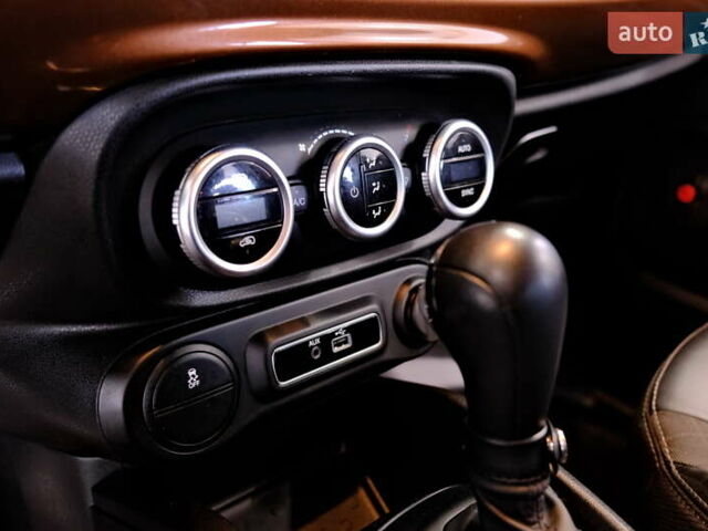 Коричневый Фиат 500L, объемом двигателя 1.4 л и пробегом 58 тыс. км за 11900 $, фото 17 на Automoto.ua