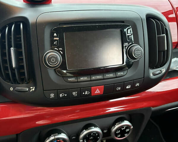 Красный Фиат 500L, объемом двигателя 0.88 л и пробегом 95 тыс. км за 9499 $, фото 3 на Automoto.ua