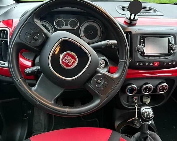 Красный Фиат 500L, объемом двигателя 0.88 л и пробегом 95 тыс. км за 9499 $, фото 2 на Automoto.ua