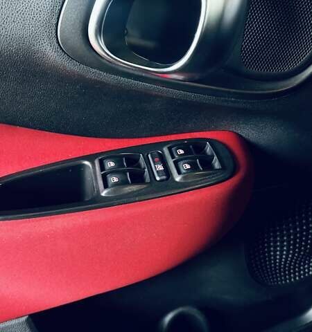 Красный Фиат 500L, объемом двигателя 1.2 л и пробегом 83 тыс. км за 9300 $, фото 4 на Automoto.ua