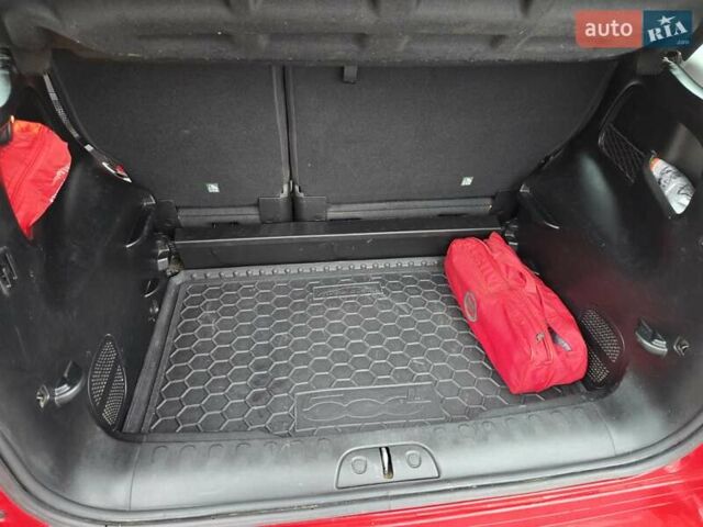 Красный Фиат 500L, объемом двигателя 1.4 л и пробегом 108 тыс. км за 11200 $, фото 18 на Automoto.ua