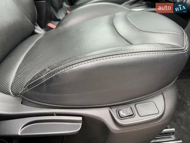 Красный Фиат 500L, объемом двигателя 1.4 л и пробегом 53 тыс. км за 11300 $, фото 27 на Automoto.ua