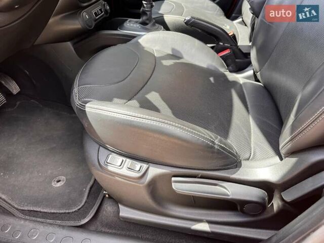 Красный Фиат 500L, объемом двигателя 1.4 л и пробегом 23 тыс. км за 12000 $, фото 12 на Automoto.ua
