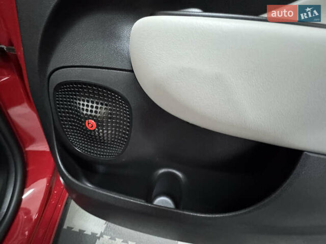 Красный Фиат 500L, объемом двигателя 1.4 л и пробегом 127 тыс. км за 13399 $, фото 23 на Automoto.ua
