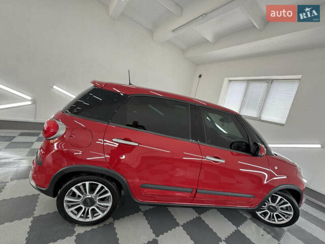 Красный Фиат 500L, объемом двигателя 1.4 л и пробегом 127 тыс. км за 13399 $, фото 101 на Automoto.ua