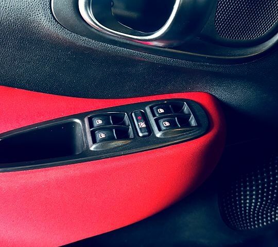 Фиат 500L 2013 в Киеве на Automoto.ua Красный Фиат 500L, объемом двигателя 1.3 л и пробегом 83 тыс. км за 9300 $, фото 6 на Automoto.ua