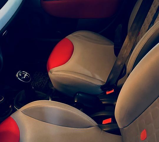 Фиат 500L 2013 в Киеве на Automoto.ua Красный Фиат 500L, объемом двигателя 1.3 л и пробегом 83 тыс. км за 9300 $, фото 7 на Automoto.ua