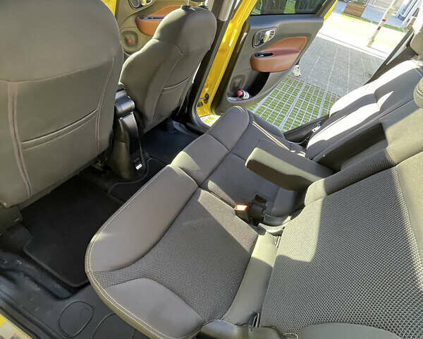 Жовтий Фіат 500L, об'ємом двигуна 1.4 л та пробігом 77 тис. км за 9000 $, фото 7 на Automoto.ua