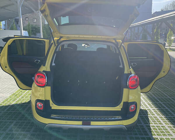 Жовтий Фіат 500L, об'ємом двигуна 1.4 л та пробігом 77 тис. км за 9000 $, фото 6 на Automoto.ua