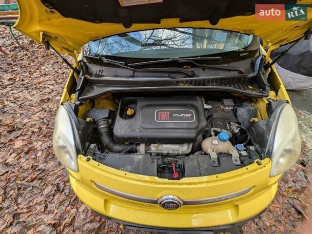 Жовтий Фіат 500L, об'ємом двигуна 1.4 л та пробігом 189 тис. км за 8500 $, фото 6 на Automoto.ua