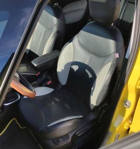 Жовтий Фіат 500L, об'ємом двигуна 1.37 л та пробігом 91 тис. км за 10900 $, фото 13 на Automoto.ua